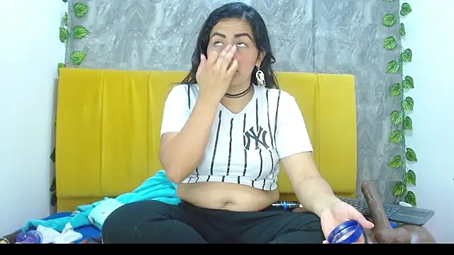 amara leoncm online show from November 19, 2025, 3:39 am