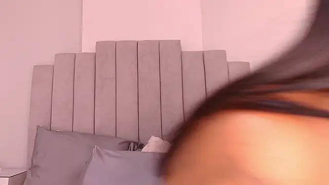 ellisrossi online show from February 26, 2026, 7:02 pm