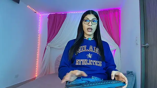 Arimoonn online show from April 7, 2026, 11:37 pm