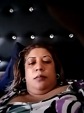 Snapshot of IndianLara chatting on November 5, 2025, 5:29 am IndianLara online show from November 5, 2025, 5:29 am