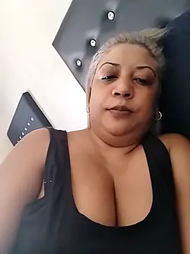 Snapshot of IndianLara chatting on November 19, 2025, 5:29 am IndianLara online show from November 19, 2025, 5:29 am