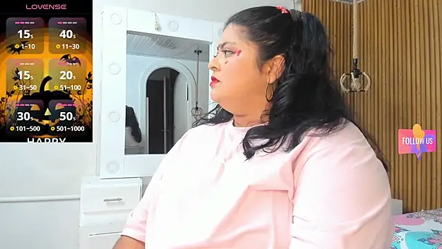 Hanna curvy  online show from October 29, 2025, 11:23 am