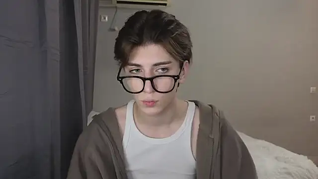 Oliver star boy  online show from October 25, 2025, 4:35 pm