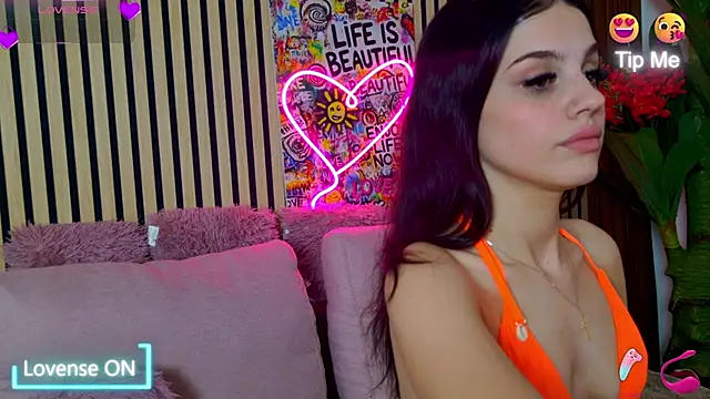 Snapshot of MirunaHaze chatting on May 8, 2026, 4:01 pm MirunaHaze online show from May 8, 2026, 4:01 pm