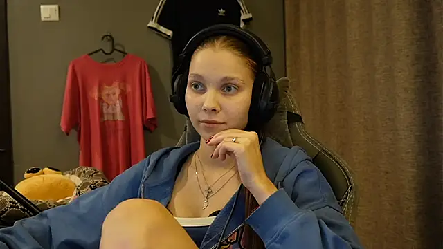 Softixq online show from November 19, 2025, 3:23 pm