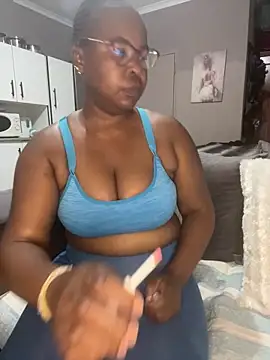 Snapshot of SweetCandy84 chatting on February 11, 2026, 7:35 am SweetCandy84 online show from February 11, 2026, 7:35 am