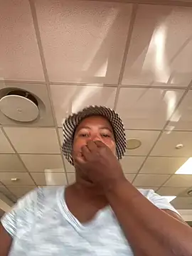 Snapshot of SweetCandy84 chatting on February 18, 2026, 9:05 am SweetCandy84 online show from February 18, 2026, 9:05 am