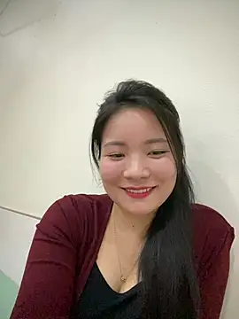 Bee Yellow00 online show from March 4, 2026, 4:40 am