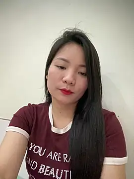 Bee Yellow00 online show from March 13, 2026, 4:41 am