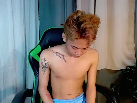 AsianCuteGuy21 online show from February 5, 2026, 2:00 pm