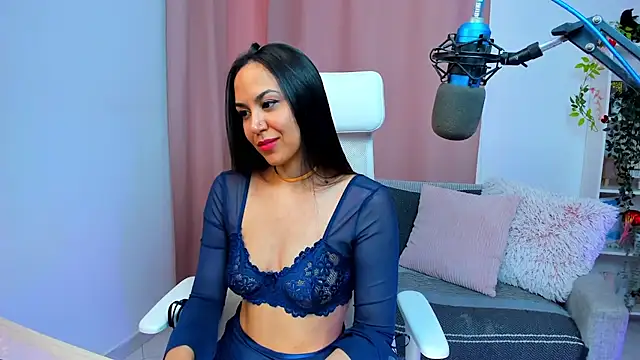 VenusIsLove  online show from June 2, 2026, 9:28 pm
