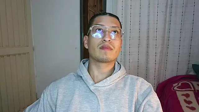 Snapshot of estebaaan___ chatting on October 28, 2025, 4:27 am estebaaan    online show from October 28, 2025, 4:27 am