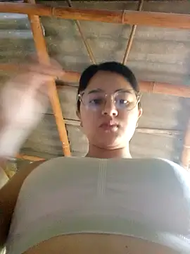 Snapshot of LuLopezz chatting on October 27, 2025, 8:13 pm LuLopezz online show from October 27, 2025, 8:13 pm