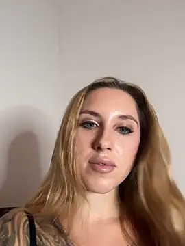 LaraHorneyy online show from October 24, 2025, 5:09 pm