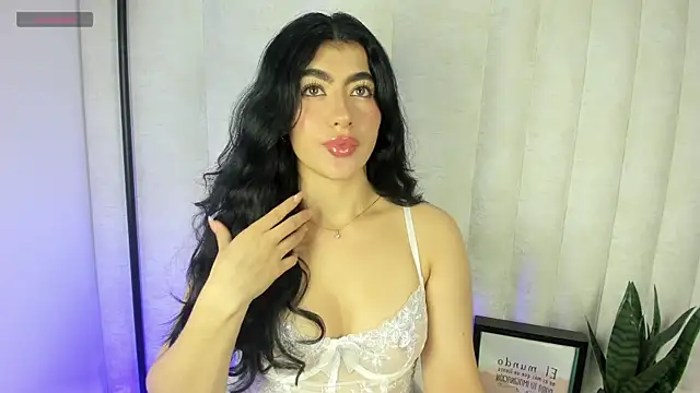 Emii rous online show from November 10, 2025, 9:03 pm