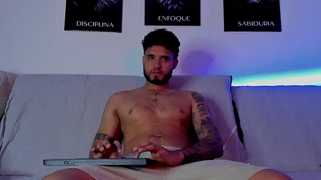 AUSTINN TORRES online show from July 7, 2026, 12:13 am