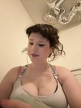 Snapshot of Melissa-Kiss chatting on November 17, 2025, 6:03 pm Melissa-Kiss online show from November 17, 2025, 6:03 pm