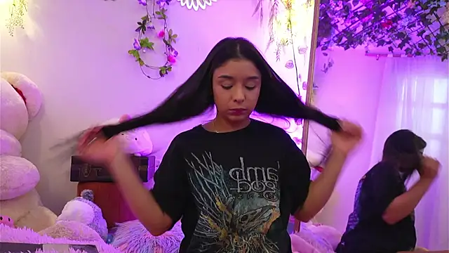 Snapshot of ISA_NIXON chatting on November 27, 2025, 8:33 pm ISA NIXON online show from November 27, 2025, 8:33 pm