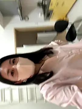 akimix xoxo online show from October 28, 2025, 1:25 pm