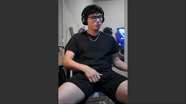 Ais B10 online show from November 14, 2025, 3:38 am