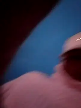 Snapshot of Ojitosbrrr chatting on November 17, 2025, 12:33 pm Ojitosbrrr online show from November 17, 2025, 12:33 pm