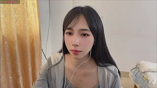 Snapshot of by-Hannah chatting on November 7, 2025, 6:57 am by-Hannah online show from November 7, 2025, 6:57 am