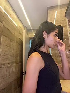 phenixpink22 online show from April 10, 2026, 2:11 pm