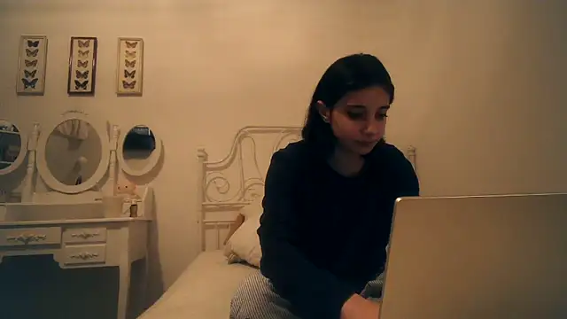 bellefleurrr online show from February 13, 2026, 9:00 pm