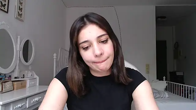 Snapshot of bellefleurrr chatting on June 8, 2026, 8:58 am bellefleurrr online show from June 8, 2026, 8:58 am