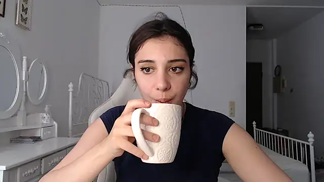 Snapshot of bellefleurrr chatting on June 24, 2026, 1:54 pm bellefleurrr online show from June 24, 2026, 1:54 pm