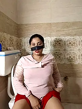 Snapshot of Heena-143 chatting on July 15, 2026, 3:50 pm Heena-143 online show from July 15, 2026, 3:50 pm