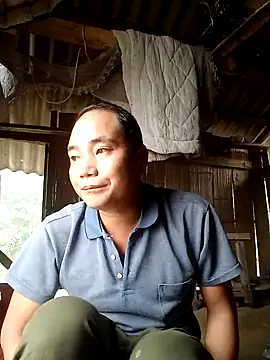 Snapshot of Mis2352 chatting on October 25, 2025, 1:24 am Mis2352 online show from October 25, 2025, 1:24 am