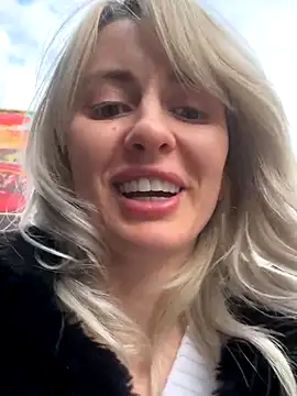 Snapshot of blondegirlx chatting on November 8, 2025, 12:49 pm blondegirlx online show from November 8, 2025, 12:49 pm