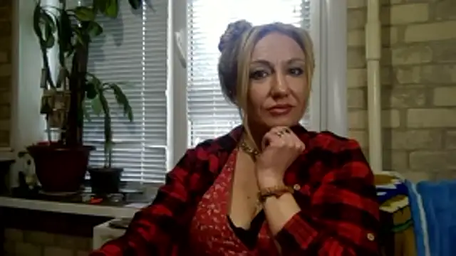 LilaniLoverx online show from November 4, 2025, 11:42 am