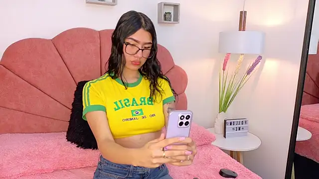 Charlotte Millers online show from November 24, 2025, 9:58 pm