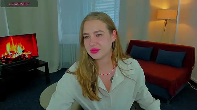 Snapshot of ElaraBloom chatting on October 31, 2025, 1:45 pm ElaraBloom online show from October 31, 2025, 1:45 pm