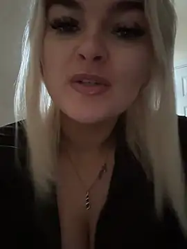 rosie-hipstergal online show from February 21, 2026, 3:35 pm