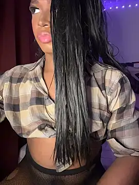 Snapshot of cherxyl_royal chatting on July 18, 2026, 2:05 am cherxyl royal online show from July 18, 2026, 2:05 am