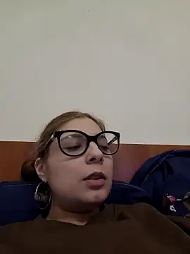 sweetbabygirlforyou online show from April 15, 2026, 4:03 pm