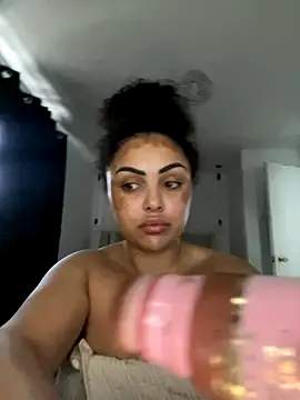 CaramelCarmenxox online show from December 5, 2025, 2:58 pm