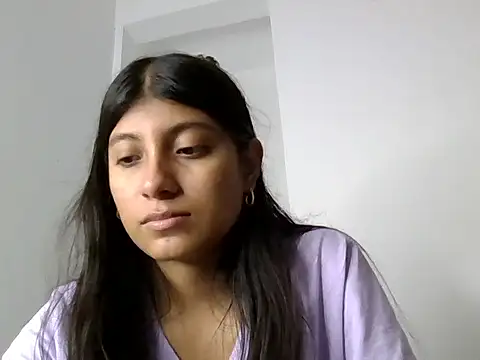 YeseniaRodriguez3 online show from February 12, 2026, 8:37 pm