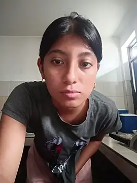 YeseniaRodriguez3 online show from March 5, 2026, 6:04 pm