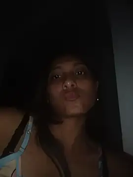 YeseniaRodriguez3 online show from May 31, 2026, 3:15 am