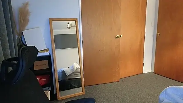 Snapshot of john_clarisa chatting on April 12, 2026, 6:51 am john clarisa online show from April 12, 2026, 6:51 am