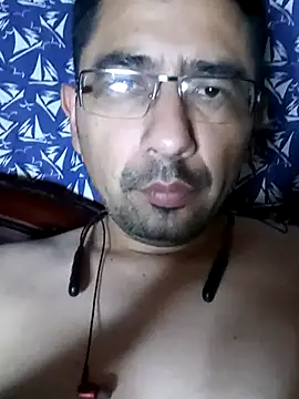 Snapshot of Leocuma82 chatting on May 19, 2026, 3:24 am Leocuma82 online show from May 19, 2026, 3:24 am