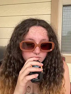 sugasunny04 online show from February 18, 2026, 7:54 pm