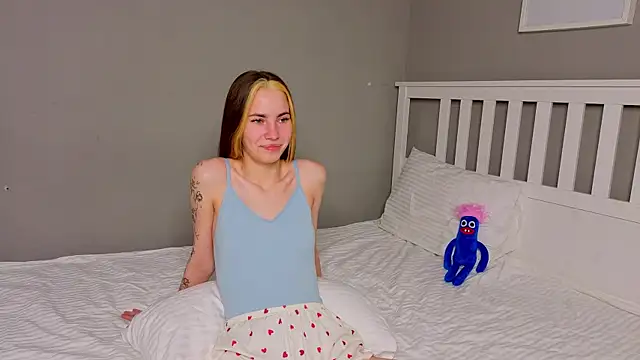 Snapshot of _little_pussy chatting on October 25, 2025, 11:07 am  little pussy online show from October 25, 2025, 11:07 am