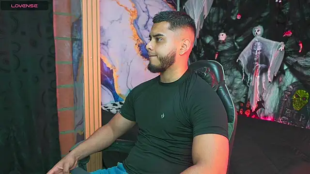 Snapshot of Tiler_wolker chatting on October 25, 2025, 11:43 pm Tiler wolker online show from October 25, 2025, 11:43 pm