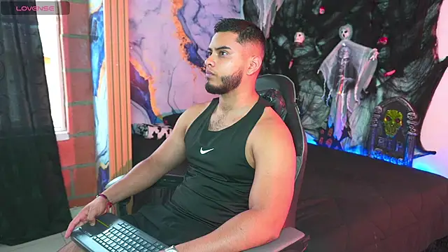 Snapshot of Tiler_wolker chatting on October 29, 2025, 7:59 pm Tiler wolker online show from October 29, 2025, 7:59 pm