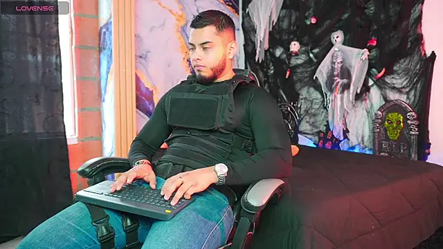 Snapshot of Tiler_wolker chatting on October 31, 2025, 7:48 pm Tiler wolker online show from October 31, 2025, 7:48 pm